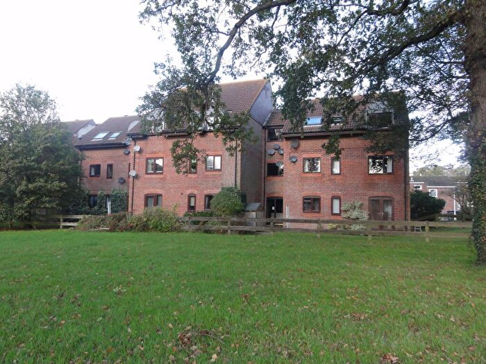 2 Bedroom Flat To Rent In Killicks, Cranleigh, GU6
