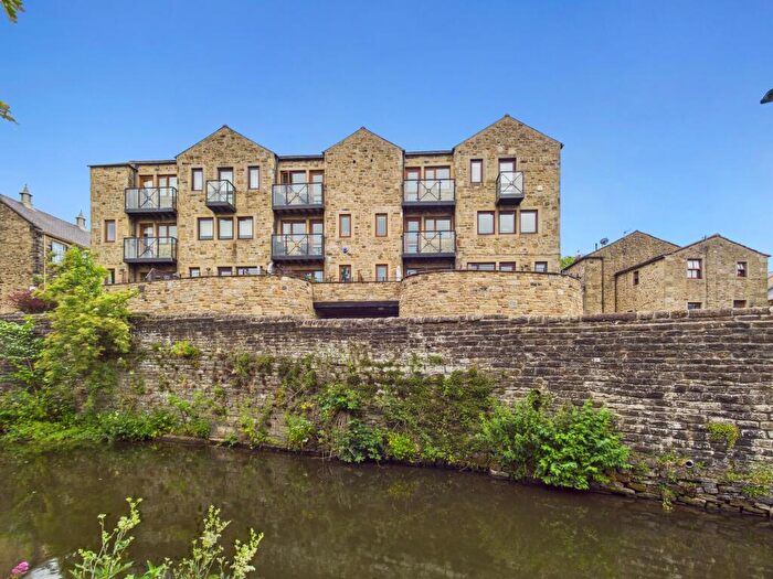 3 Bedroom Town House To Rent In Bay Horse Court, Skipton, BD23