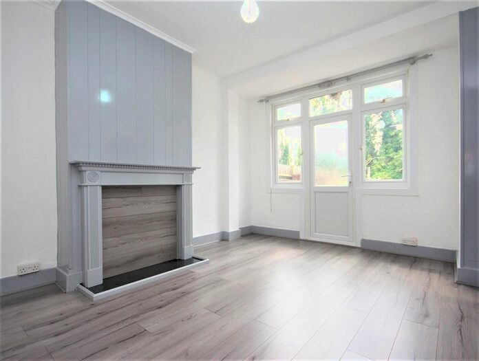 3 Bedroom Terraced House To Rent In Garner Road, London, E17