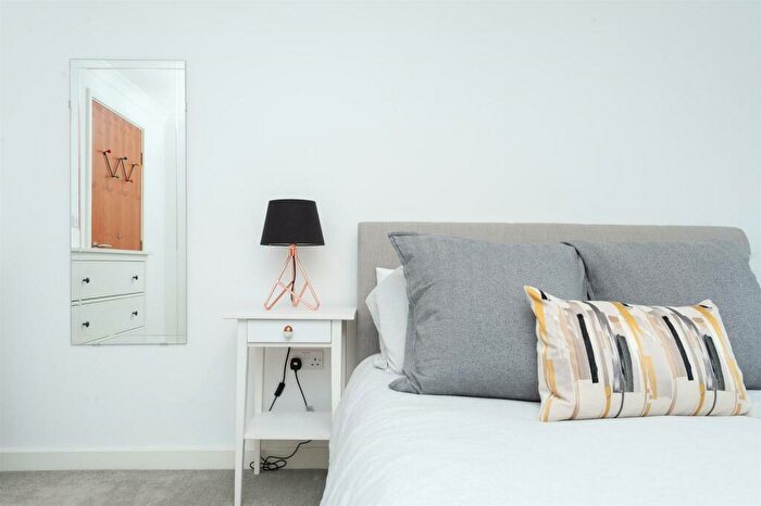 1 Bedroom Flat For Sale In Cazenove Road, London, N16