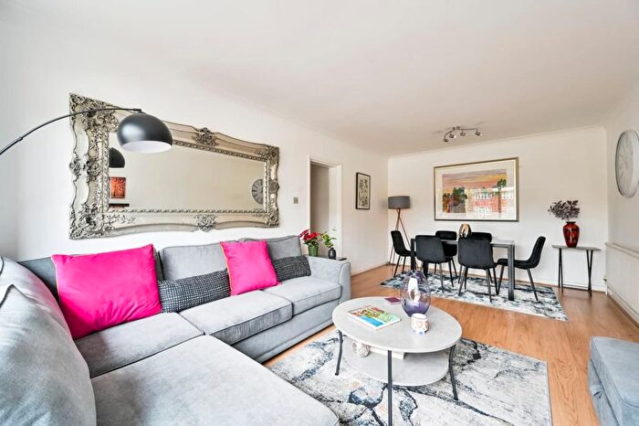 2 Bedroom Flat To Rent In Claydon House, Holders Hill Road, London Ls, Uk, London, NW4