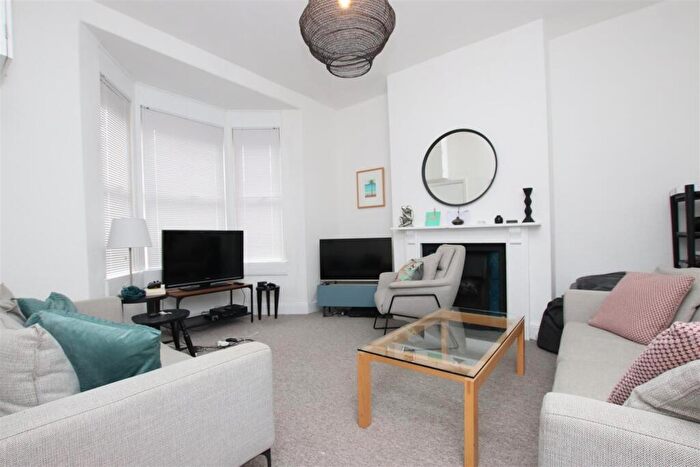 5 Bedroom House To Rent In Lower Bristol Road, Bath, BA2