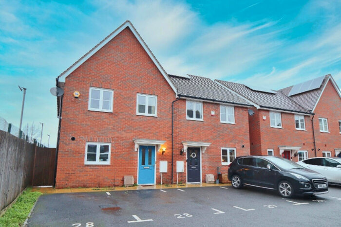 3 Bedroom Semi-Detached House To Rent In Sudbury Close, Essex, RM3