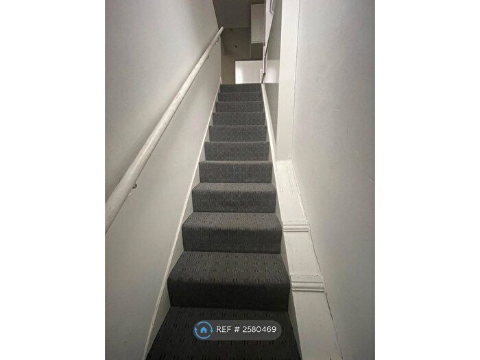 1 Bedroom Flat To Rent In Whitworth Road, Rochdale, OL12