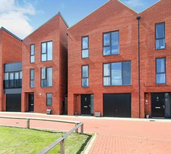 3 Bedroom Semi-Detached House To Rent In Kingsway Boulevard, Derby, DE22