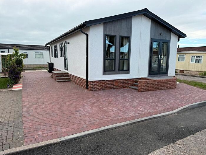 2 Bedroom Mobile/park Home For Sale In Holyhead Road, Albrighton, Wolverhampton, WV7