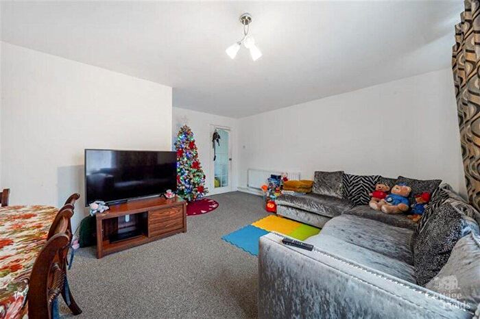3 Bedroom End Of Terrace House For Sale In Brigadier Hill, Enfield, London, EN2