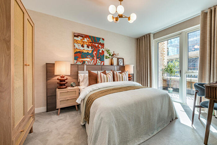3 Bedroom Town House For Sale In North Gate Park, London, N15