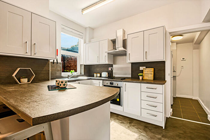 5 Bedroom House To Rent In Brookfield Road, Leeds, LS6