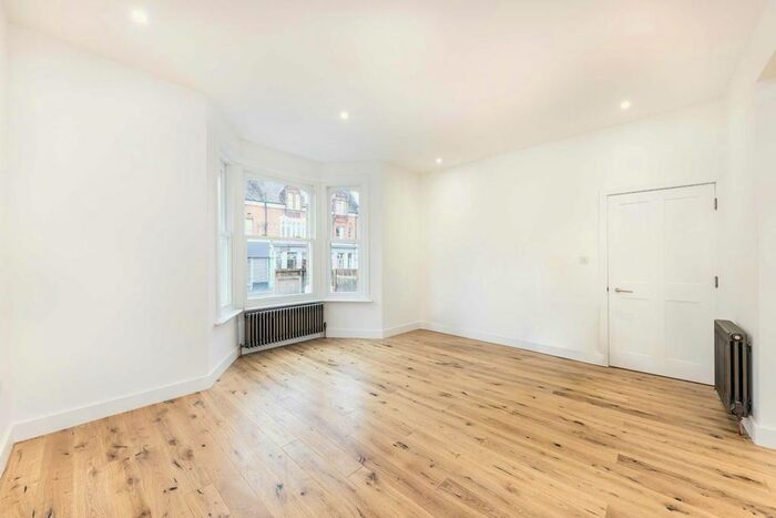 4 Bedroom Flat To Rent In Brockley Road, London, SE4