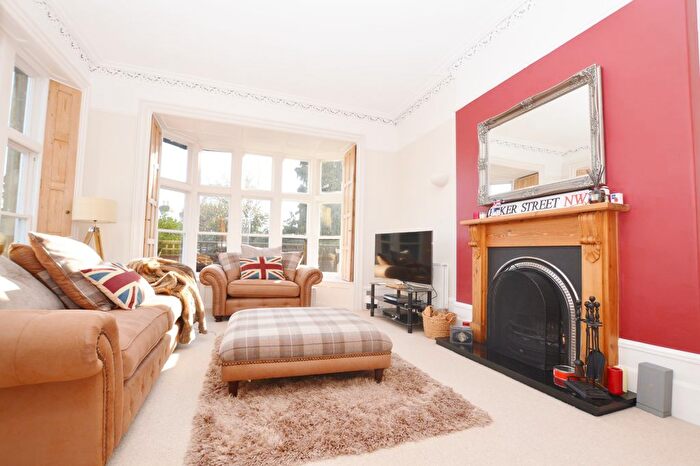 1 Bedroom Flat To Rent In Upper Manor Road, Godalming, Surrey, GU7