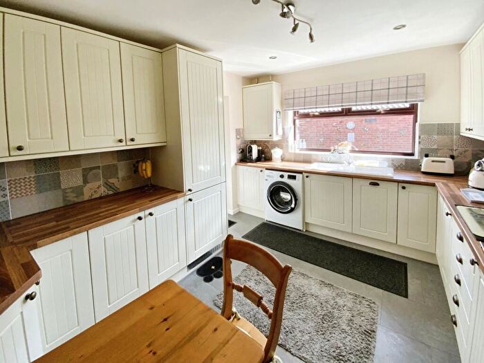 3 Bedroom Bungalow For Sale In Garbutt Close, Preston, Hull, HU12