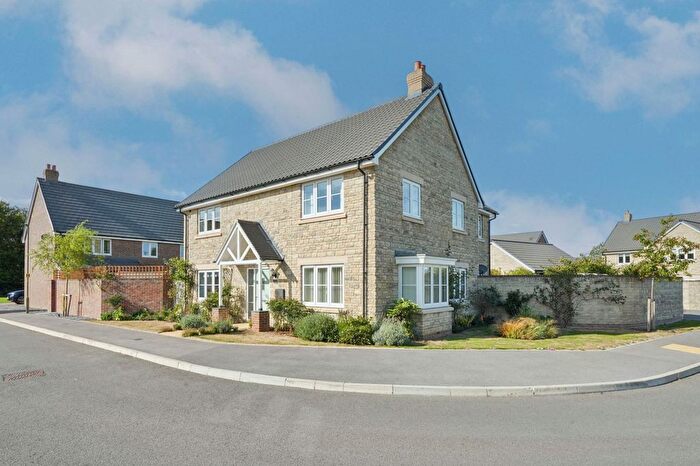 4 Bedroom Detached House For Sale In Pound Field Road, Aston, OX18
