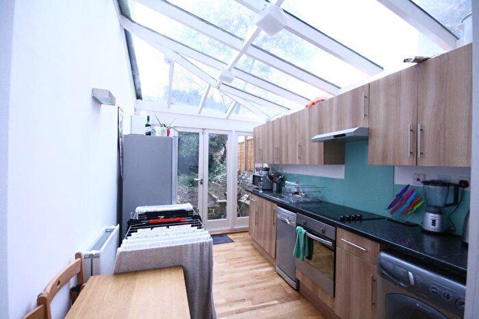 3 Bedroom Flat To Rent In Freegrove Road, Islington, N7