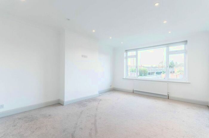 2 Bedroom Maisonette To Rent In St Barnabas Road, Woodford Green, Woodford, Woodford Green, IG8
