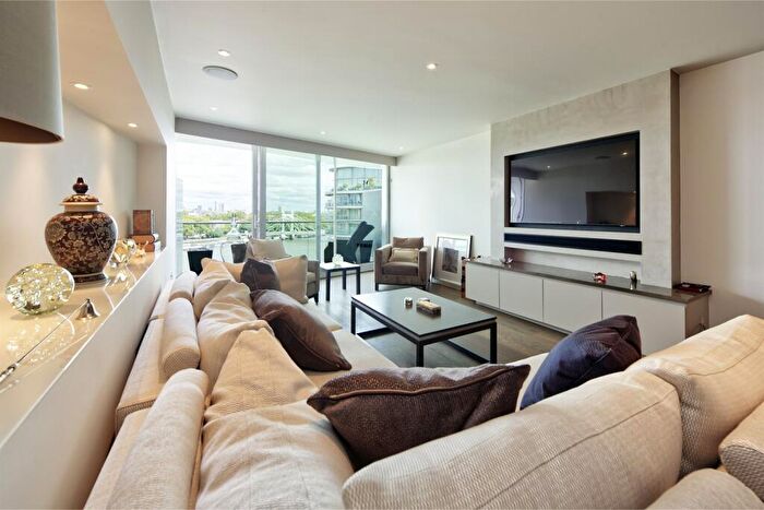 3 Bedroom Flat To Rent In Hester Road, London, SW11