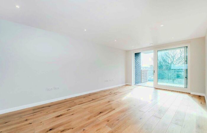 2 Bedroom Flat To Rent In Amberley Waterfront, Amberley Road, Little Venice, W9