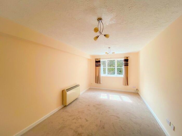 2 Bedroom Flat For Sale In Gisburne Way, Watford, WD24