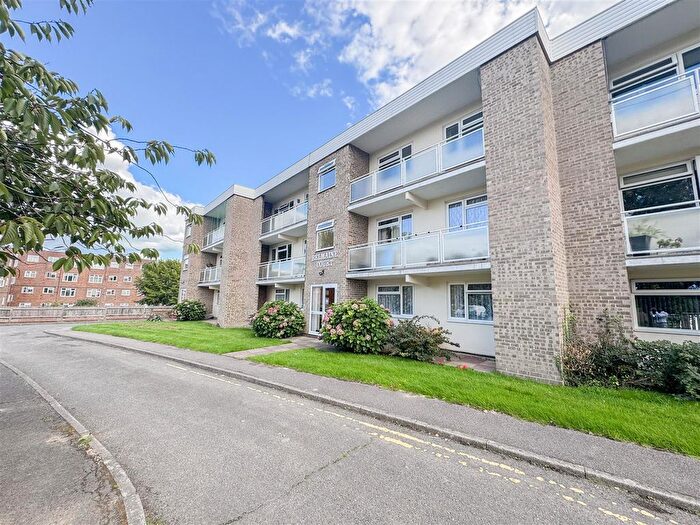 2 Bedroom Flat For Sale In Collington Lane East, Bexhill, TN39
