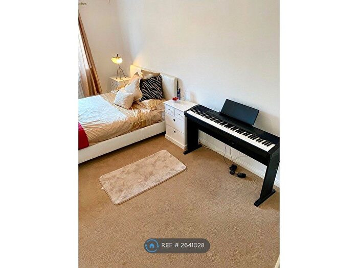 2 Bedroom Flat To Rent In Arborfield Close, London, SW2