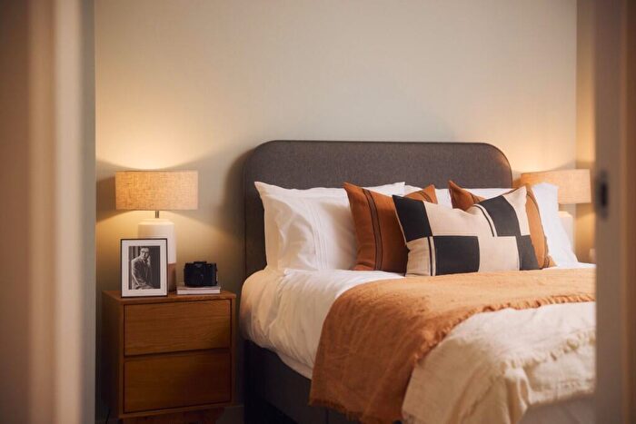 2 Bedroom Apartment To Rent In Ingram Street, Leeds, West Yorkshire, LS11