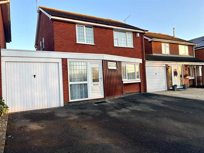 3 Bedroom Detached House To Rent In Pallett Drive, St Nicolas Park, CV11