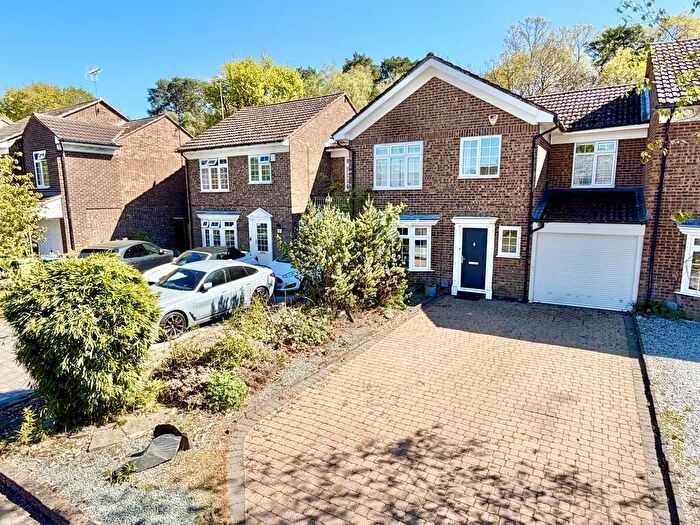 4 Bedroom Terraced House For Sale In Regent Way, Frimley, Camberley, GU16