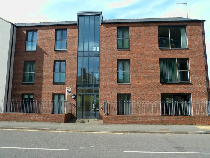 2 Bedroom Flat To Rent In Old School Court, Louth, LN11