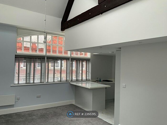 2 Bedroom Flat To Rent In Stamford New Road, Altrincham, WA14