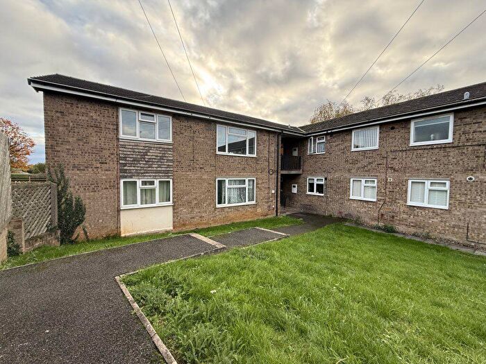 2 Bedroom Flat To Rent In Rose Court, Weldon, NN17