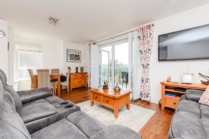 2 Bedroom Flat For Sale In Pearl Lane, Gillingham, Kent, ME7