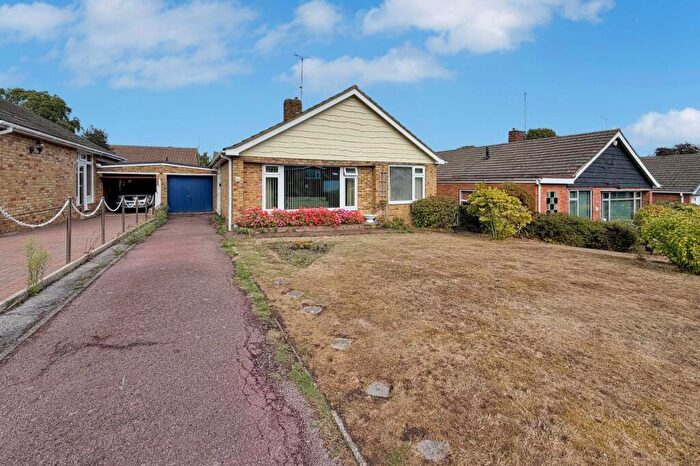 2 Bedroom Detached Bungalow For Sale In Cozenton Close, Rainham, Gillingham, ME8