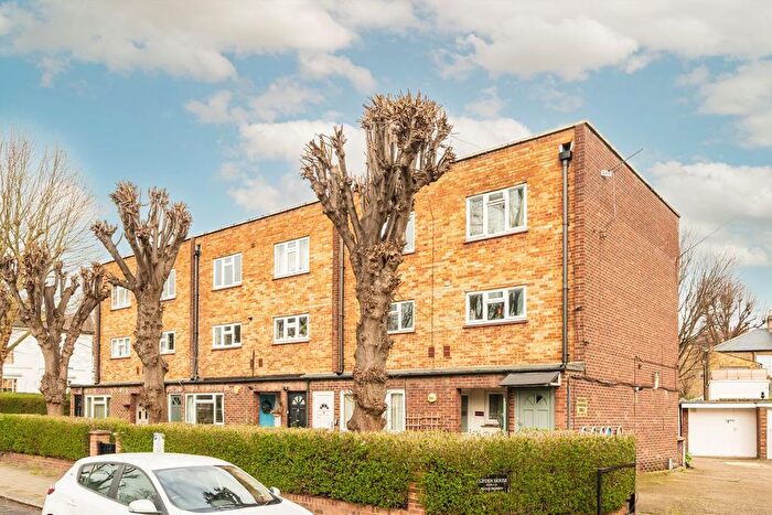 2 Bedroom Flat For Sale In Windmill Road, Brentford, TW8