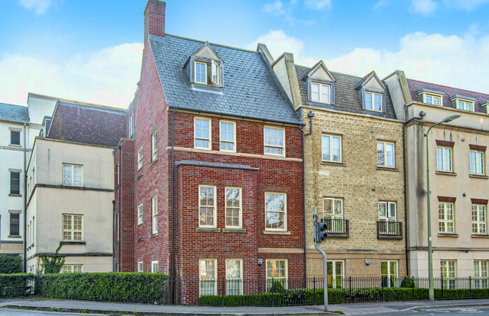 2 Bedroom Apartment To Rent In Woodford Way, Witney, OX28