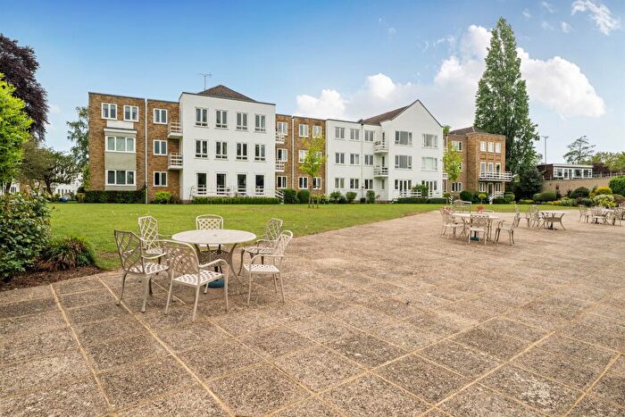 2 Bedroom Flat For Sale In Braybank, Bray, Maidenhead, SL6