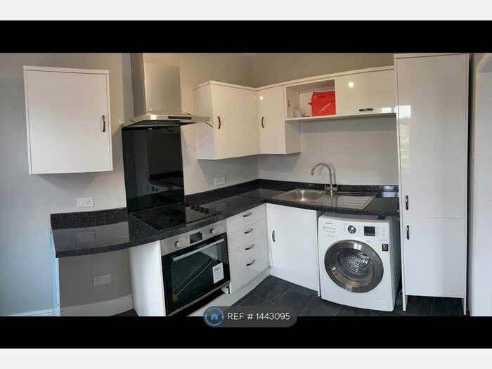 Studio To Rent In Queen St, Queensferry, CH5