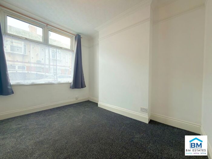 3 Bedroom Terraced House For Sale In Conway Road, Leicester, LE2