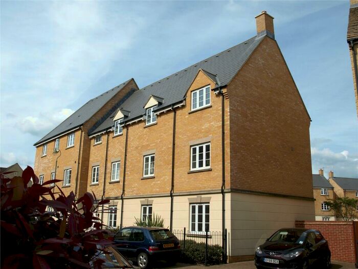 2 Bedroom Apartment To Rent In Harvest Grove, Madley Park, Witney, Oxfordshire, OX28