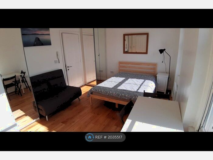 Studio To Rent In Pembridge Road, London, W11