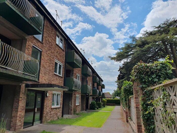 2 Bedroom Flat To Rent In Orchard Court, Turners Drive, Thatcham, RG19