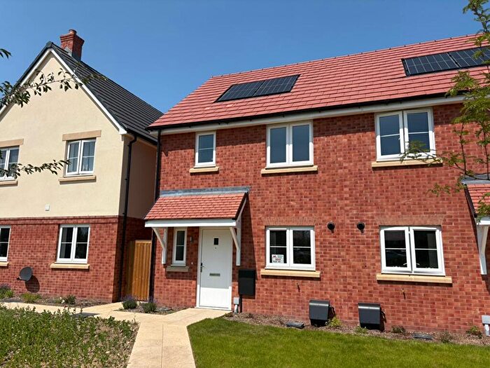 3 Bedroom Semi-Detached House For Sale In Starling Road, Attleborough, NR17