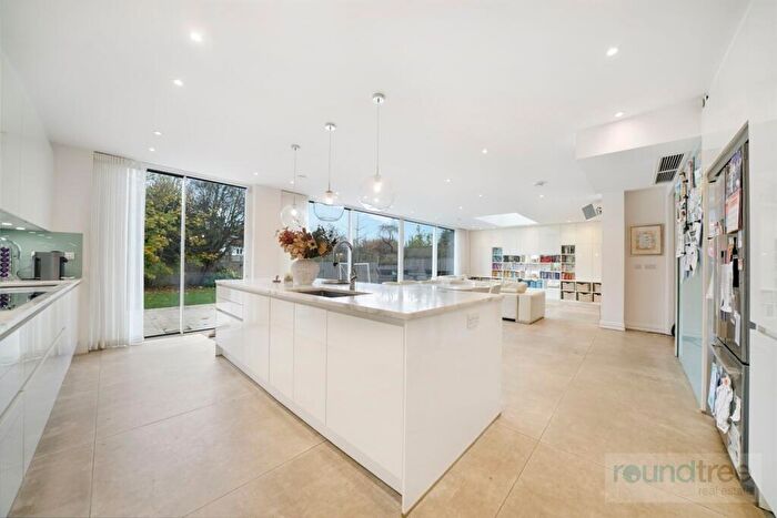 5 Bedroom Detached House For Sale In Haslemere Avenue, Hendon, NW4