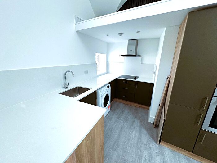 1 Bedroom Flat To Rent In York Mews, Ilford, IG1