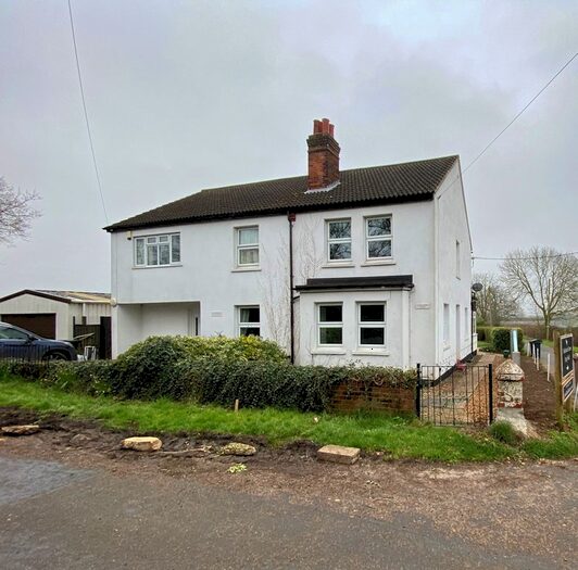 3 Bedroom Semi-Detached House To Rent In Lower Green, Galleywood, Chelmsford, CM2