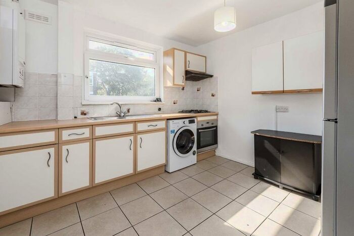 4 Bedroom Flat To Rent In Pathfield Road, London, SW16