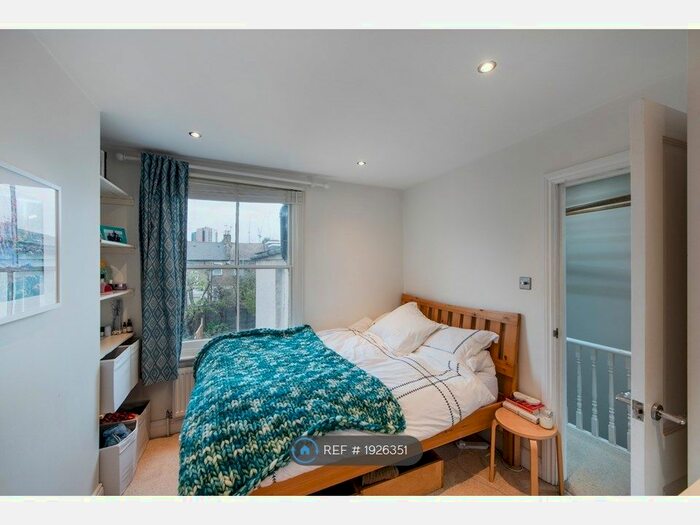 2 Bedroom Flat To Rent In Colls Road, London, SE15