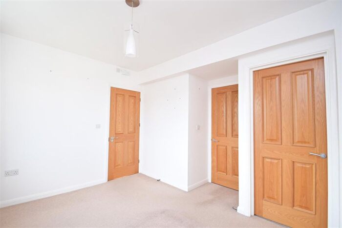 5 Bedroom Semi-Detached House To Rent In Albury Drive, Pinner, HA5
