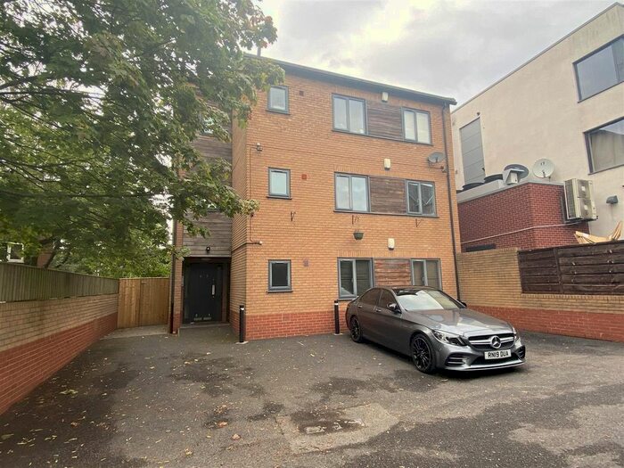 2 Bedroom Flat To Rent In Woodlands Court, Craig Road, Heaton Mersey, Stockport, SK4