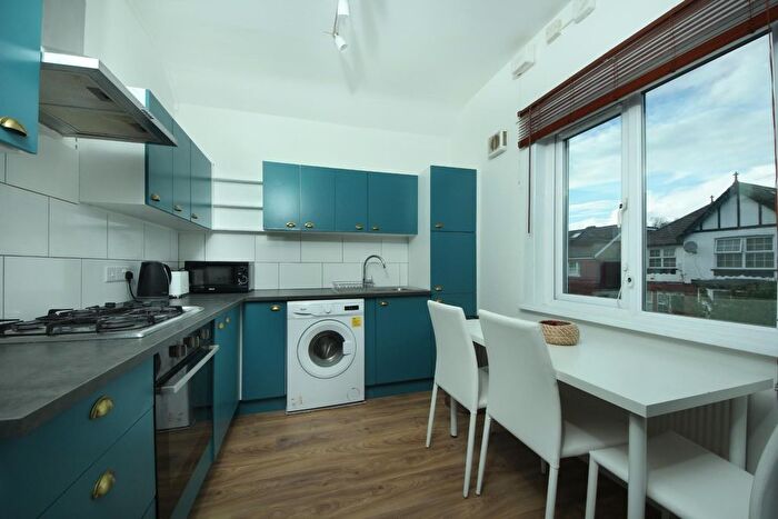3 Bedroom Flat To Rent In Shakespeare Road, W7