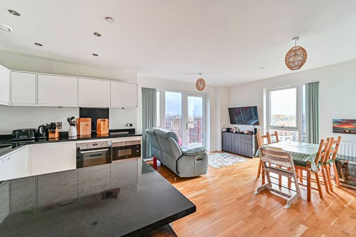 2 Bedroom Flat For Sale In Greenwich High Road, Greenwich, London, SE10